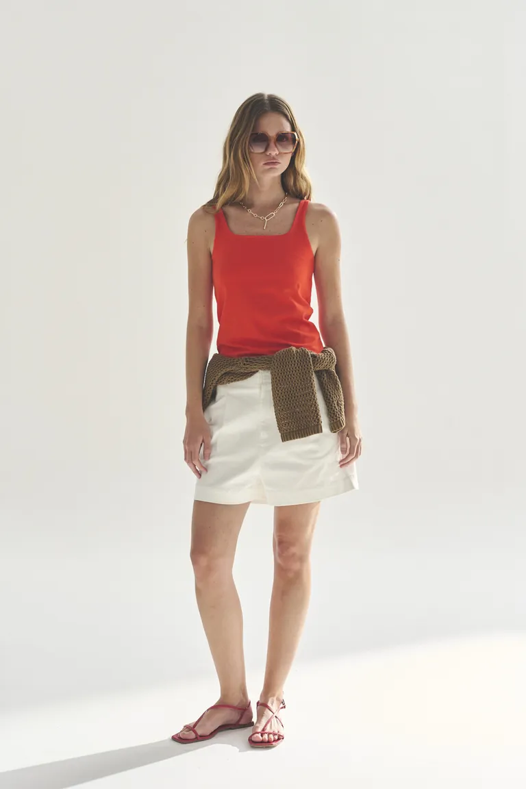 Camiseta de Tirantes Roja - Prenda Casual y Versátil para Mujer de Akiabara en Tops para argentina