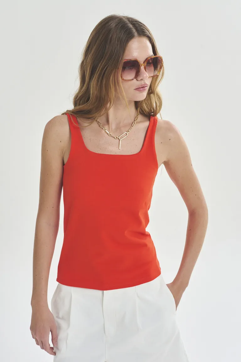 Camiseta de Tirantes Roja - Prenda Casual y Versátil para Mujer de Akiabara en Tops para argentina