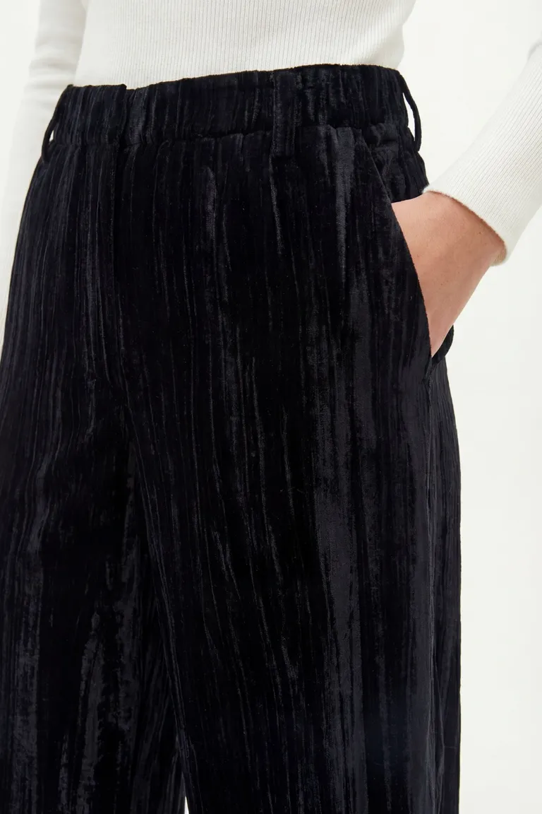 Pantalon de vestir corte amplio con textura plisada y calce relajado de Akiabara en Pantalones para argentina