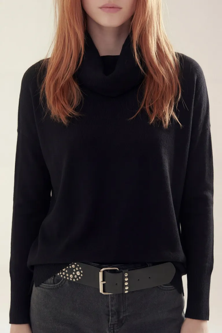 Sweater de tejido con cuello volcado y mangas largas de Akiabara en Buzos y Sweaters para argentina