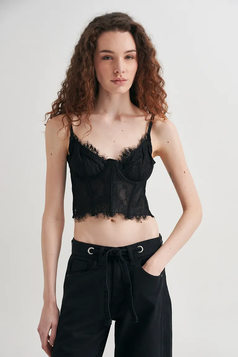 Top negro de encaje y escote pronunciado para mujer de Sweet en Ropa Interior y Medias para argentina