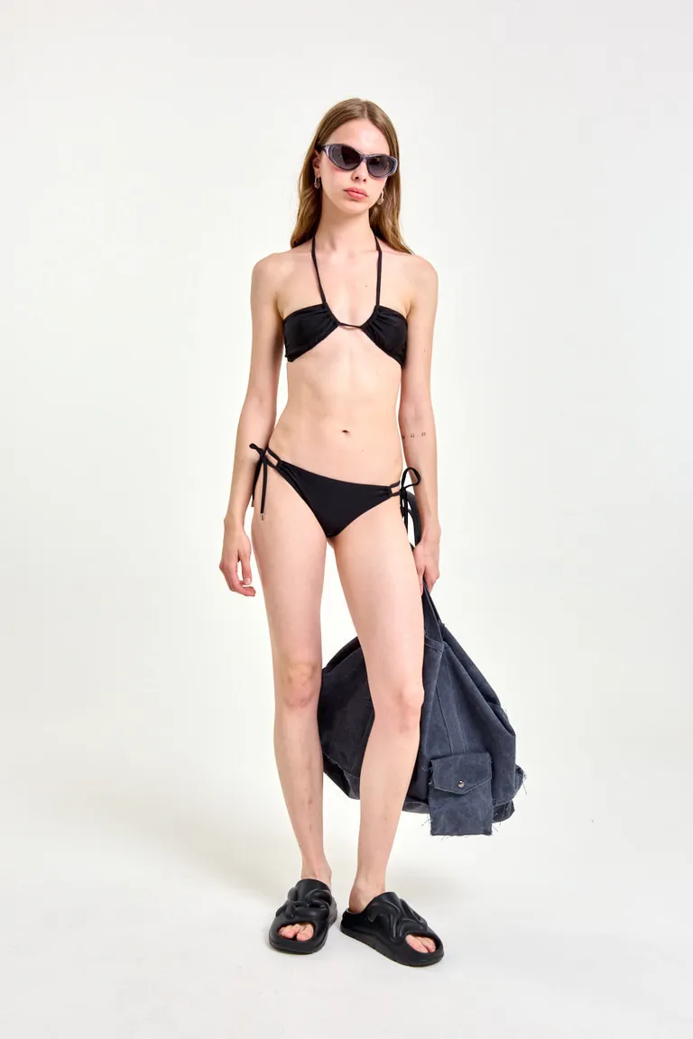 Conjunto de bikini negro con detalles metálicos y ajuste personalizado de 47 Street en Swimwear y Beachwear para argentina