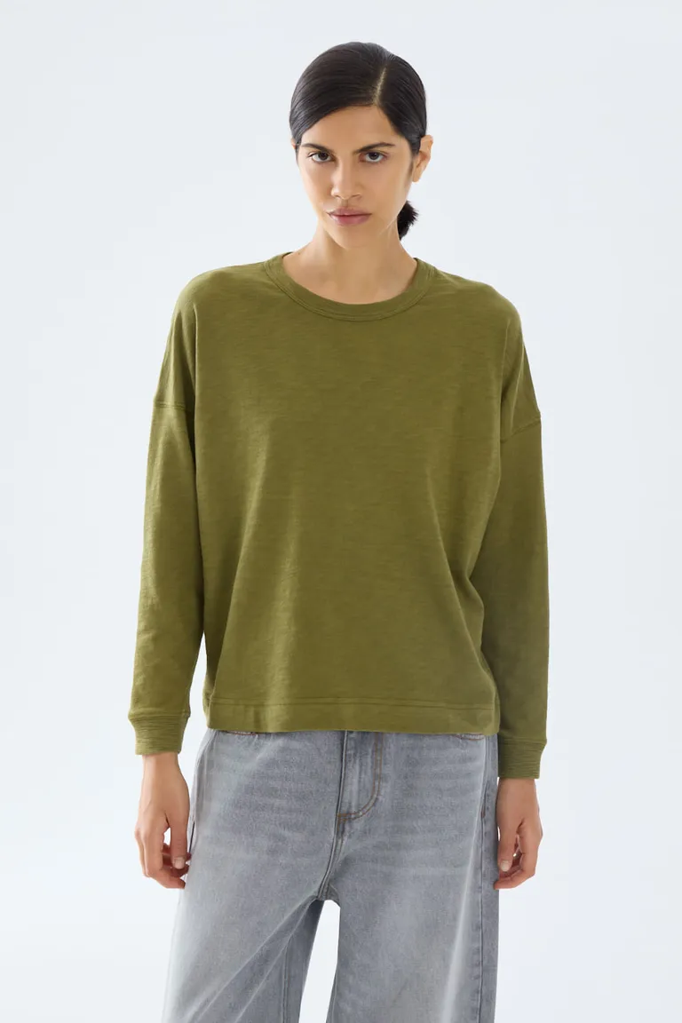 Remera manga larga de corte holgado con cuello redondo y puños en ribb al tono de Portsaid en Remeras para argentina