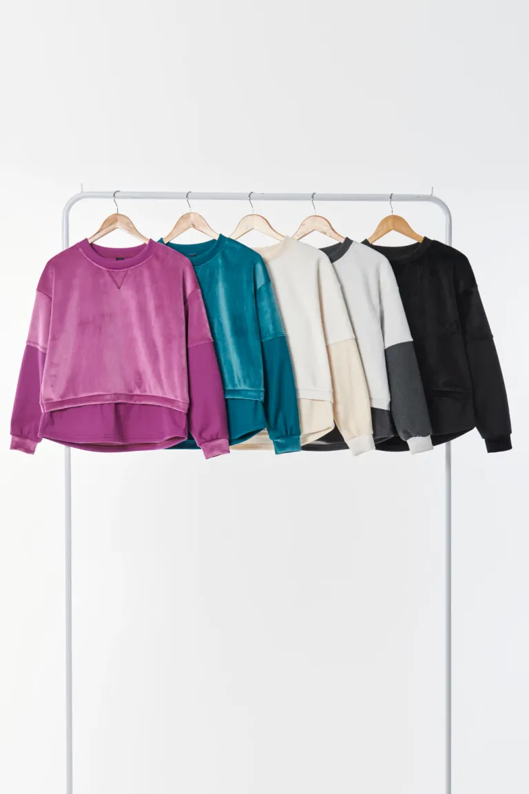 Suéter gris de canalé con mangas largas y ribetes contrastantes de Apricot en Buzos y Sweaters para argentina