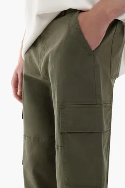 Pantalón cargo relaxed semijogger de Lefties en Pantalones para argentina