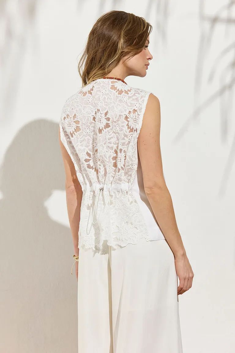 Chaleco estilo sastre con escote en V y detalles de encaje floreado en la espalda de Indiastyle en Chalecos para argentina