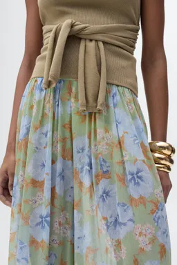 Pantalón globo estampado floral de Mango en Pantalones para argentina