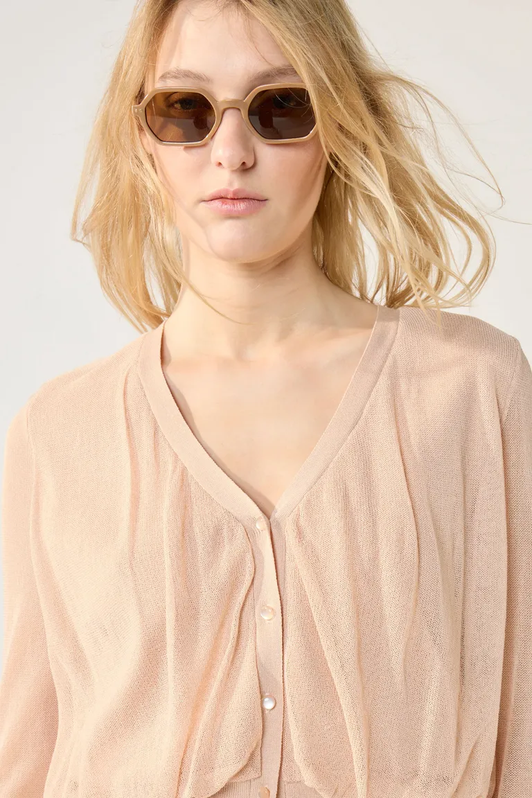 Cardigan de corte holgado y escote en V para un look casual y sofisticado de Cuesta Blanca en Buzos y Sweaters para argentina