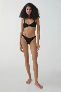 Top bikini textura de Mango en Swimwear y Beachwear para argentina