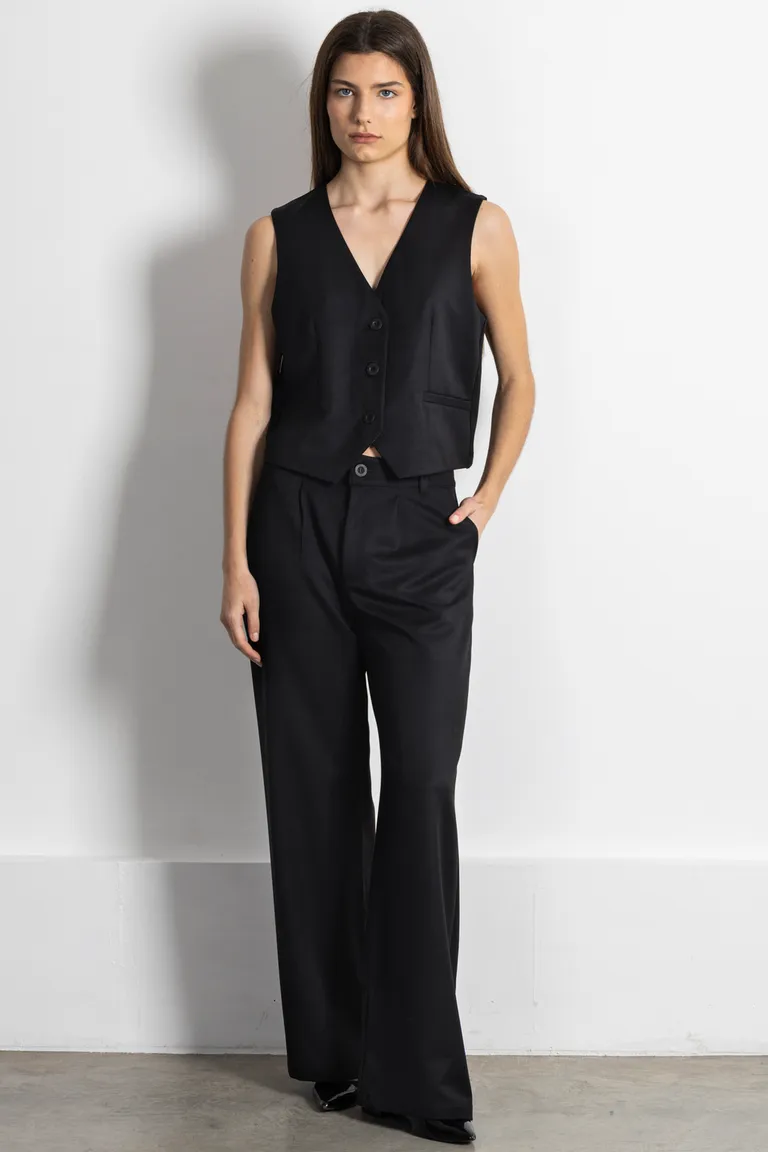 Chaleco negro de mujer de diseño contemporáneo y de alta calidad de Kill en Chalecos para argentina
