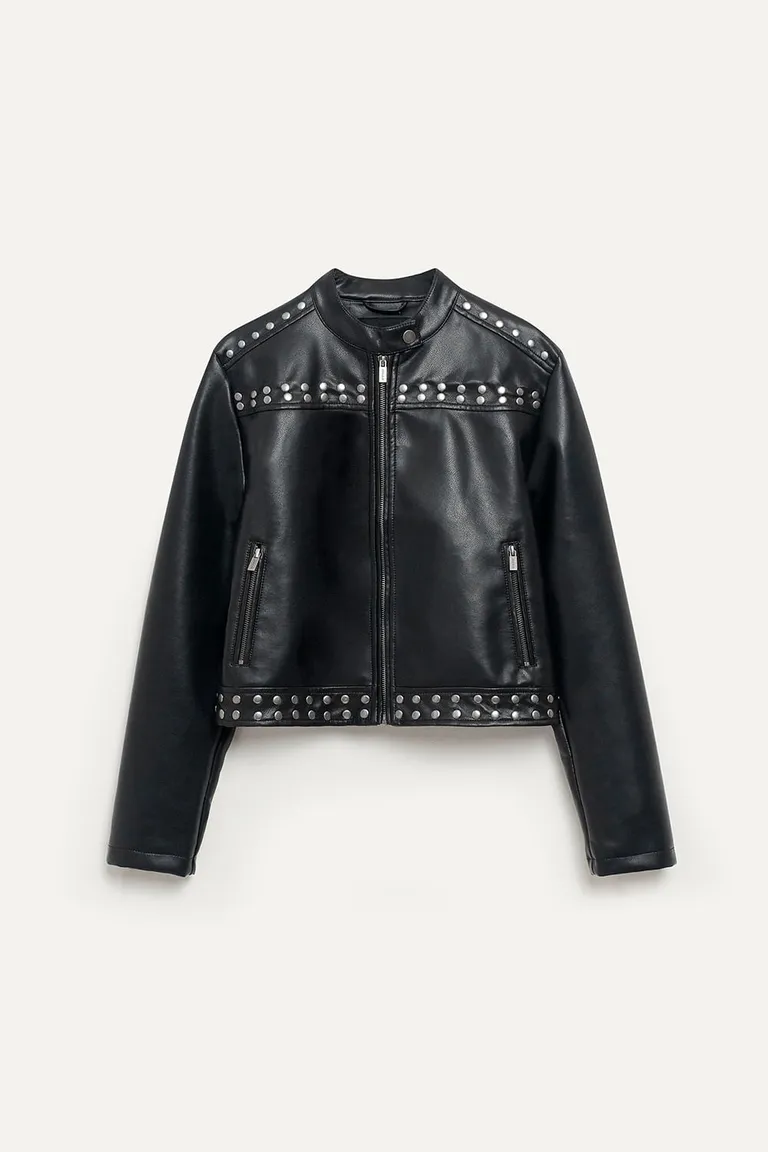 Chaqueta de efecto piel negra con tachas metálicas redondas en hombros, centro y bajo de 47 Street en Chaquetas para argentina