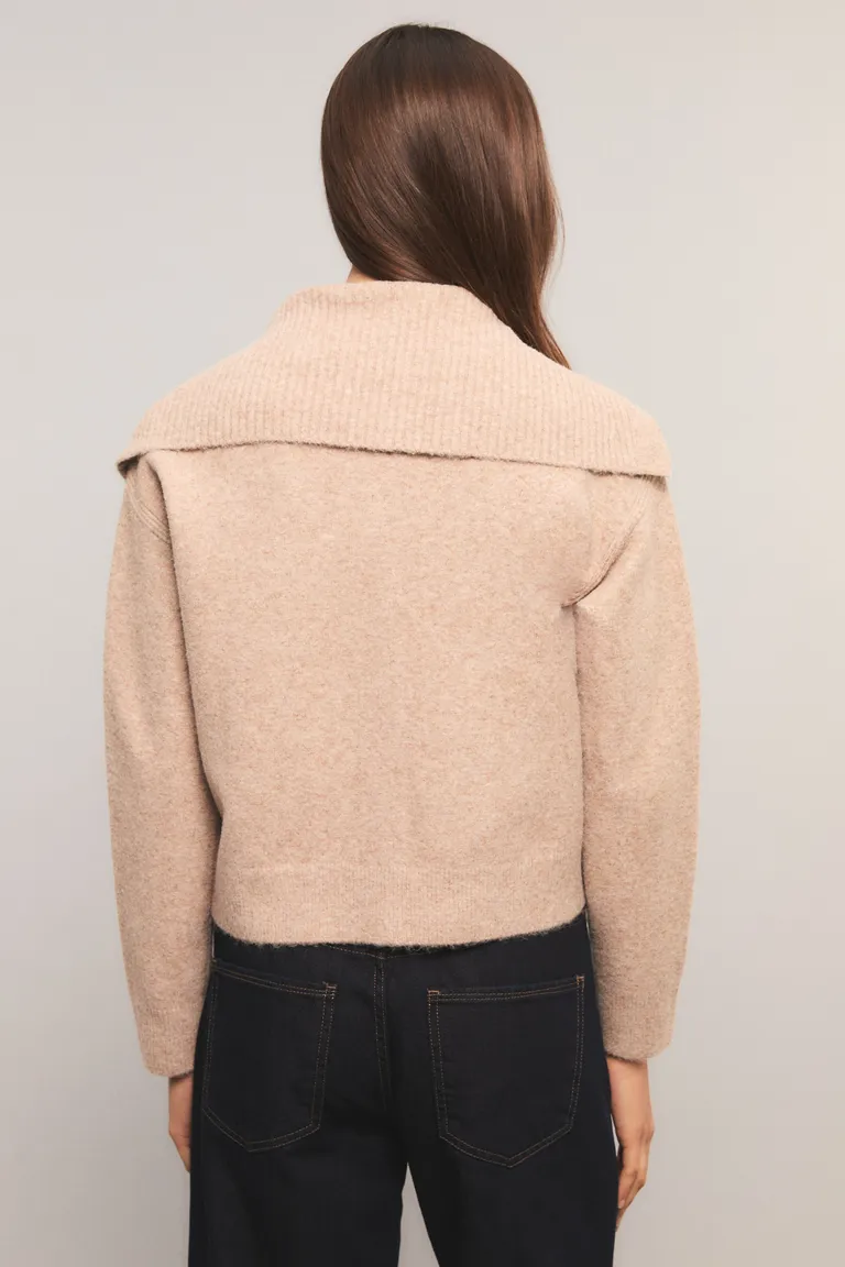 Cardigan tejido con cuello alto, bolsillos delanteros y cierre frontal de botones de Kosiuko en Buzos y Sweaters para argentina