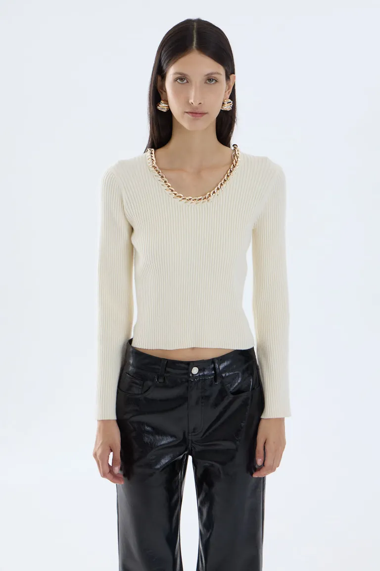 Sweater ajustado con escote en U y detalle de cadena metálica en cuello de Portsaid en Buzos y Sweaters para argentina