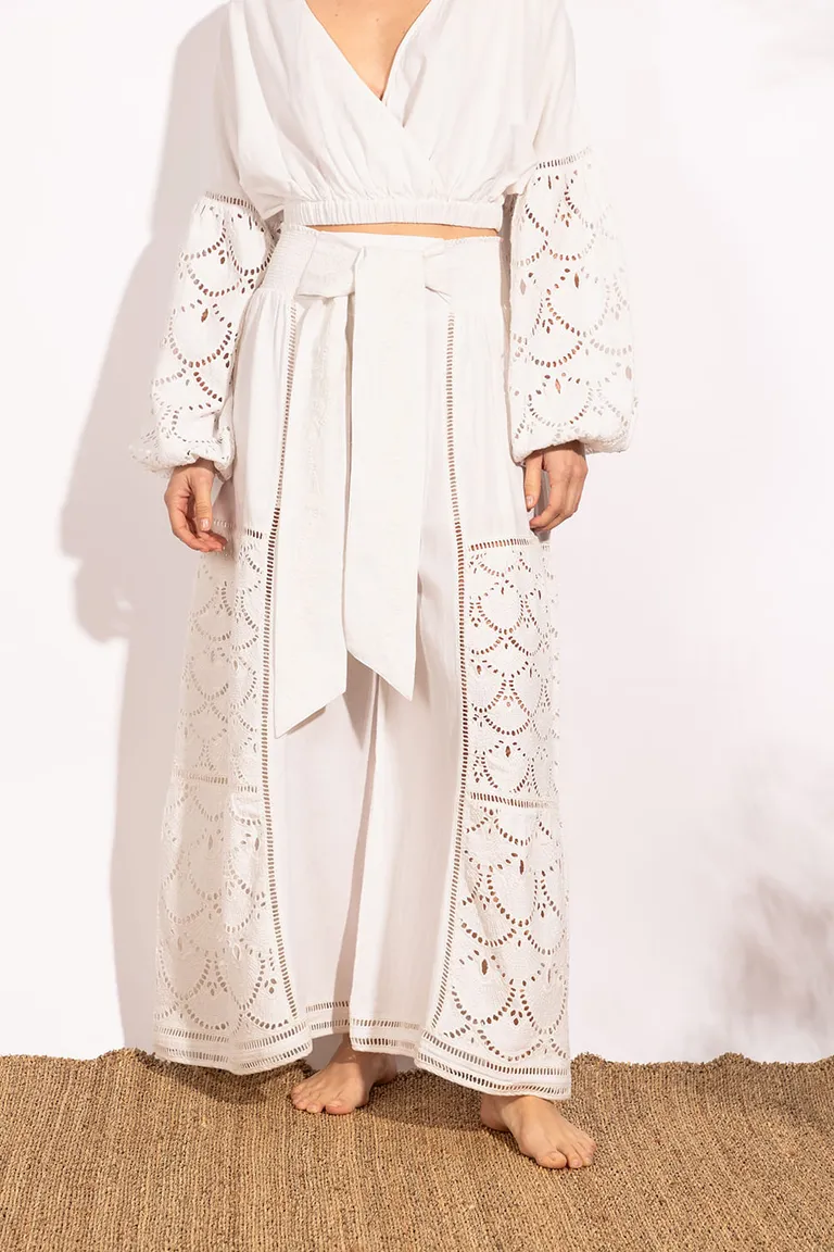 Pantalón de corte amplio con detalles bordados, lazo frontal y cintura elástica de Indiastyle en Pantalones para argentina