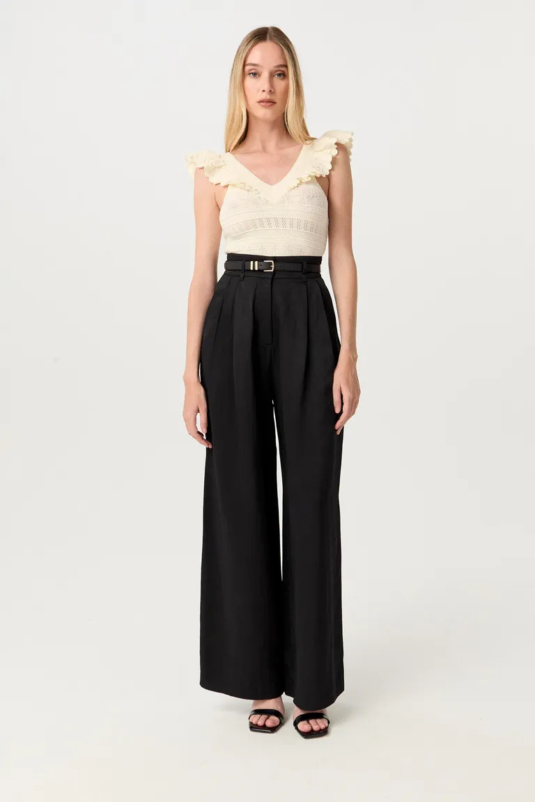 Remera tejida en punto tramado con volados en los hombros de Markova en Remeras para argentina