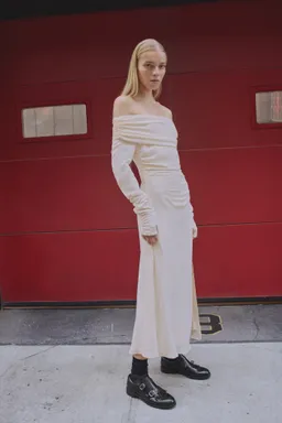 Vestido drapeado hombros descubiertos de Mango en Vestidos para argentina