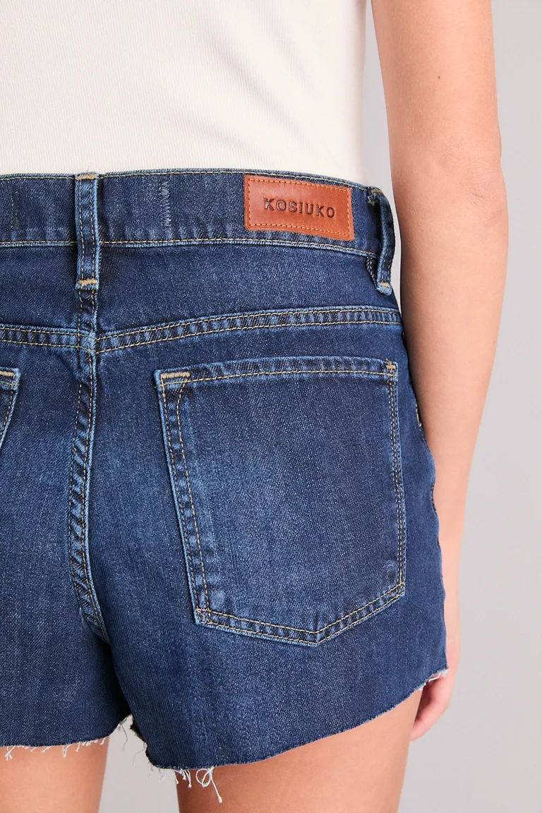 Shorts clásicos de tiro medio en denim de color azul profundo de Kosiuko en Shorts para argentina