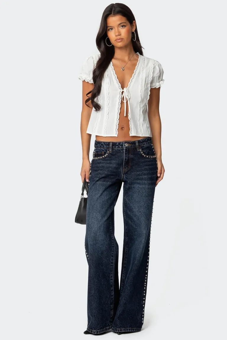 Jeans tiro bajo tachas stassie de Edikted en Pantalones para argentina