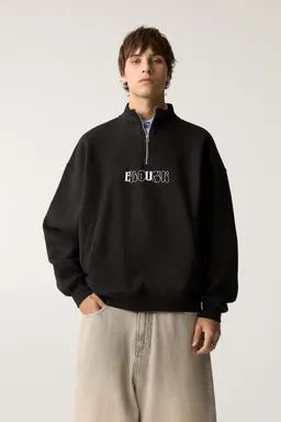 Sudadera cremallera texto de Pull&Bear en Buzos y Sweaters para argentina