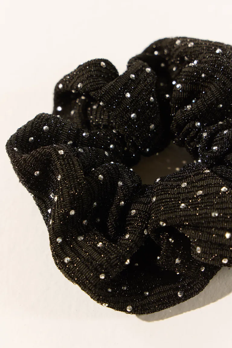 Scrunchie grande elástico con diseño de puntos brillantes para sujetar el cabello de Cuesta Blanca en Ropa Interior y Medias para argentina