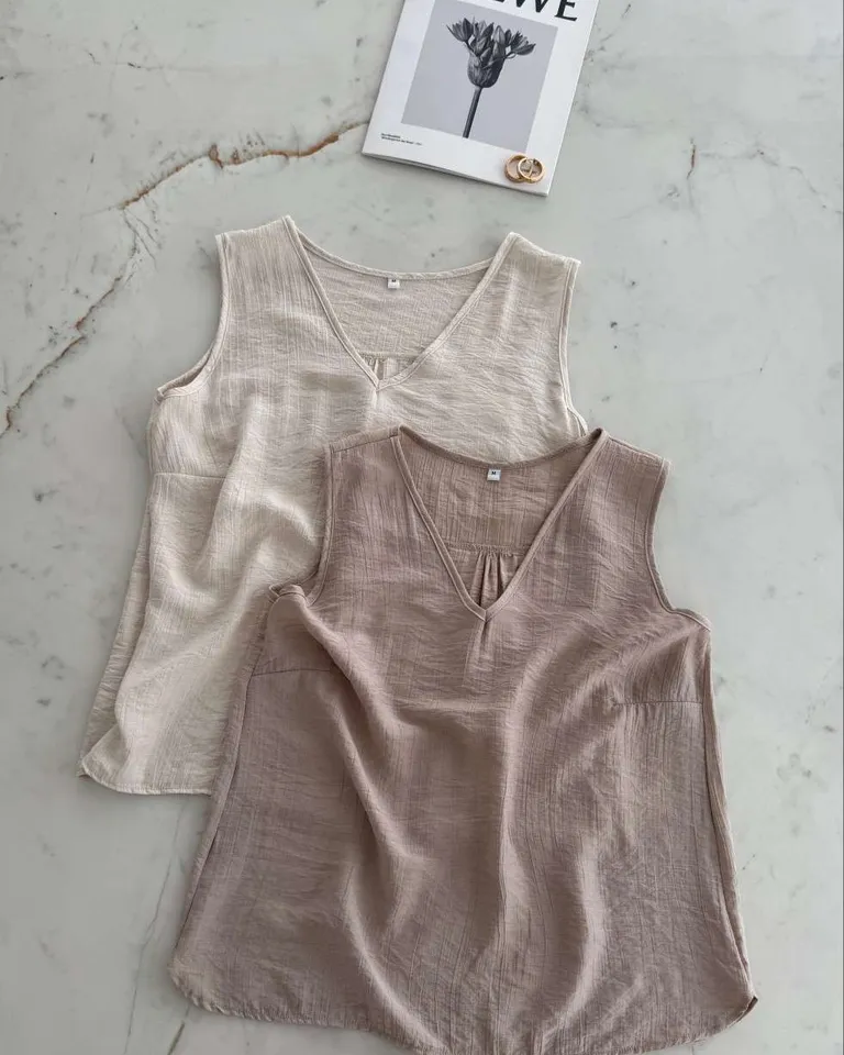 Musculosa de lino con escote en V y frunce de Hesed en Tops para argentina