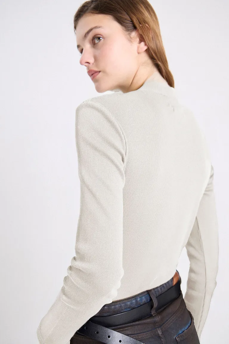 Remera de cuello alto con diseño de morley y mangas largas para mujer de Maria Cher en Remeras para argentina