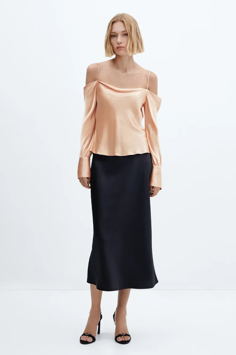 Blusa satinada cuello drapeado de Mango en Blusas para argentina