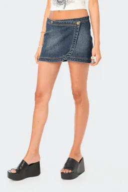 Mini falda denim cruzada de Edikted en Faldas para argentina