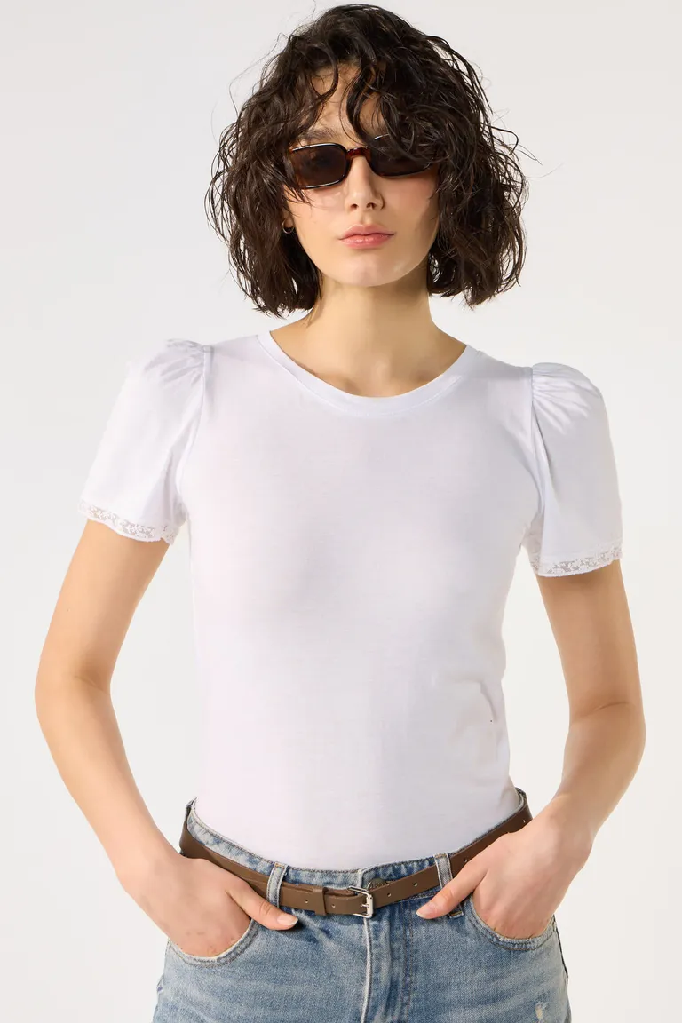 Remera de algodón con mangas frunces y detalles de tul bordado de Cuesta Blanca en Remeras para argentina