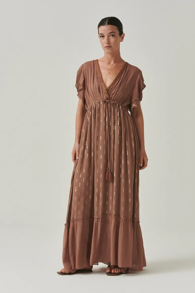 Vestido marrón con escote cruzado, mangas cortas y falda con vuelo de Sweet en Vestidos para argentina