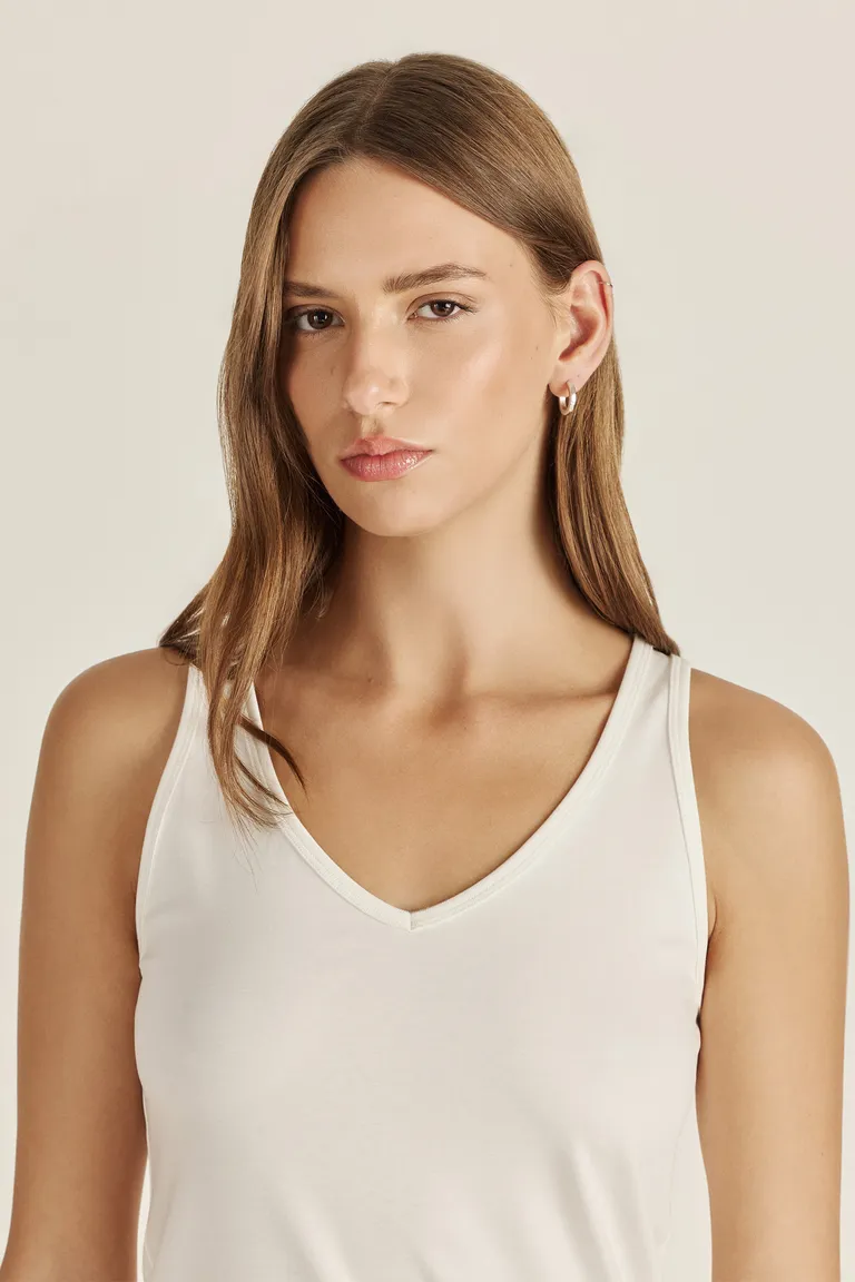 Remera blanca básica y elegante para realzar tus looks de moda de Tucci en Remeras para argentina