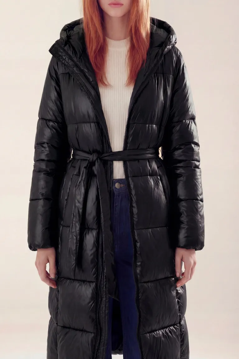 Tapado largo acolchado con capucha y lazo ajustable en cintura de Akiabara en Tapados para argentina