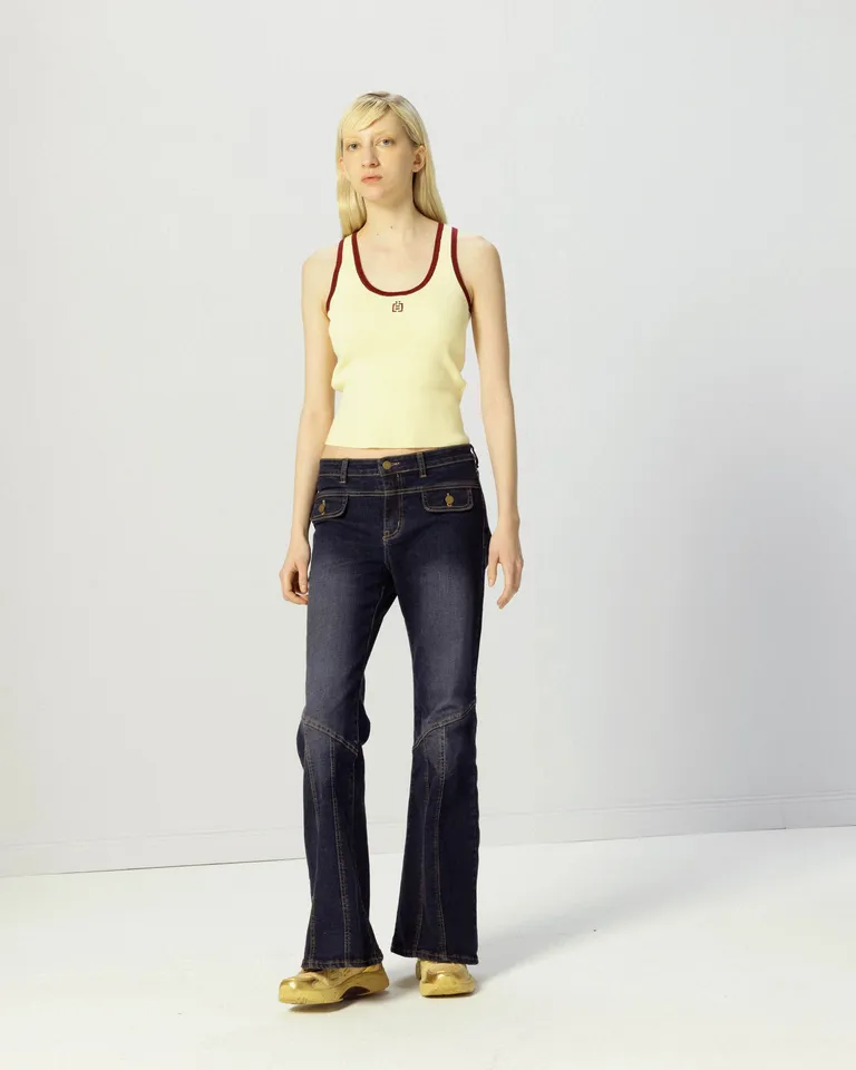 Remera tejida con detalles en contraste y logo bordado de Prüne en Remeras para argentina