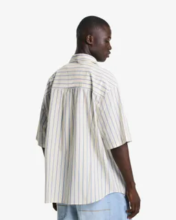 Camisa oversize manga corta estampada de Bershka en Camisas para argentina