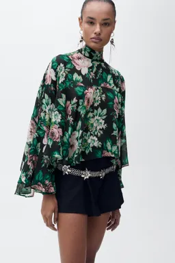Blusa floral cuello alto de Mango en Blusas para argentina