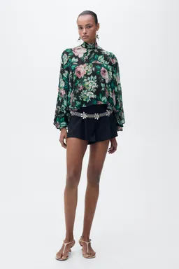 Blusa floral cuello alto de Mango en Blusas para argentina