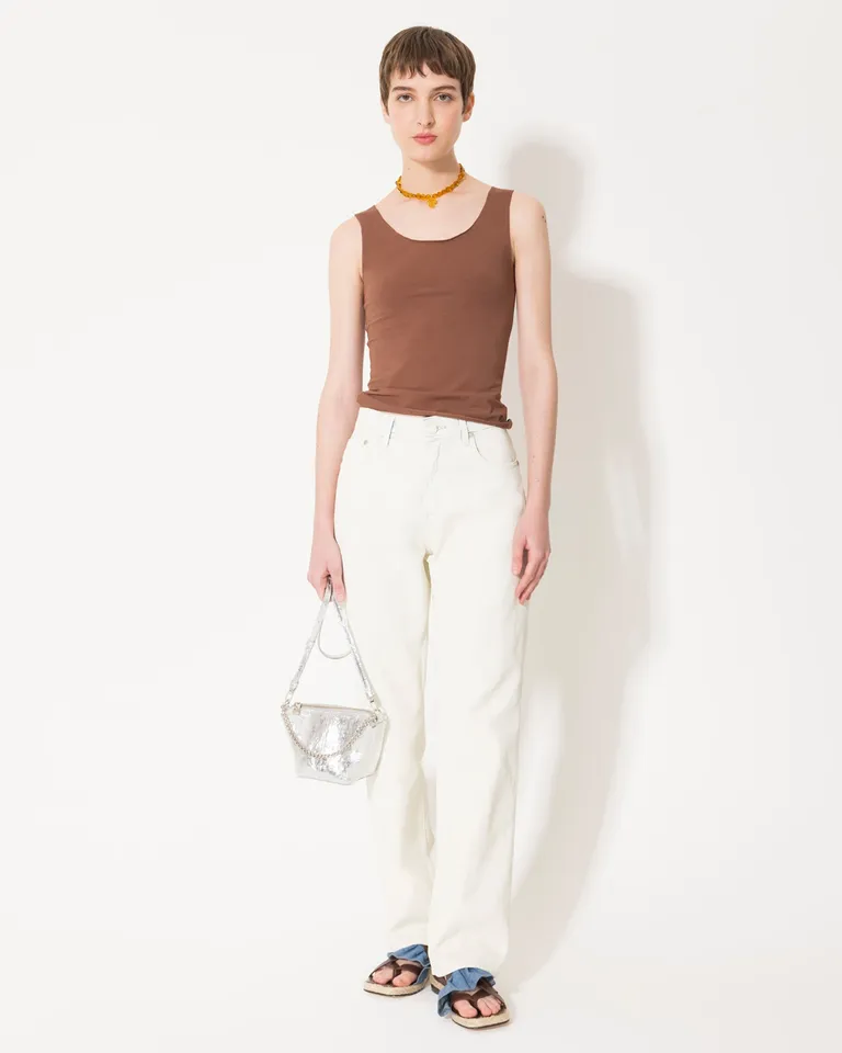 Pantalones rectos con efecto cuero para un look casual y elegante de Jazmin Chebar en Pantalones para argentina
