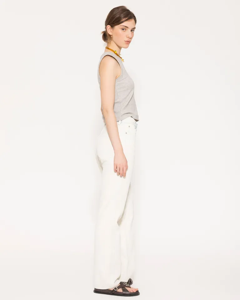 Pantalones rectos con efecto cuero para un look casual y elegante de Jazmin Chebar en Pantalones para argentina