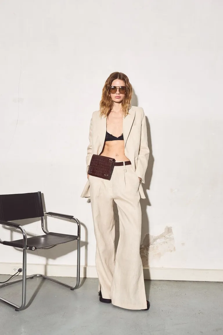 Chaqueta oversize en lino color beige para un estilo casual y refinado de Allo Martinez en Chaquetas para argentina