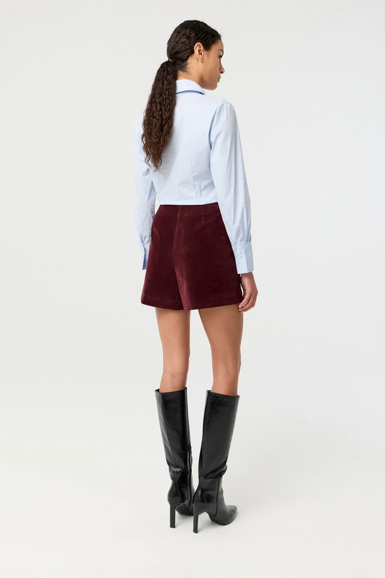 Pollera pantalón de tiro alto con silueta evasé y cierre invisible lateral de Markova en Shorts para argentina