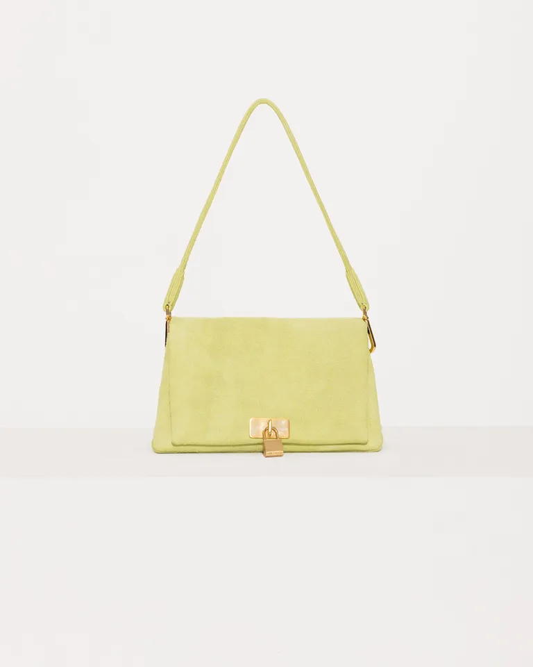 Bolso bandolera de cuero sintético con cierre metálico lock de Jazmin Chebar en Bolsos y Carteras para argentina