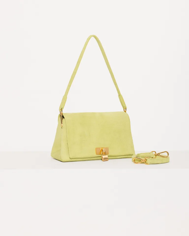 Bolso bandolera de cuero sintético con cierre metálico lock de Jazmin Chebar en Bolsos y Carteras para argentina