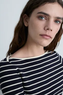 Remera rayas cuello barco de Mango en Buzos y Sweaters para argentina
