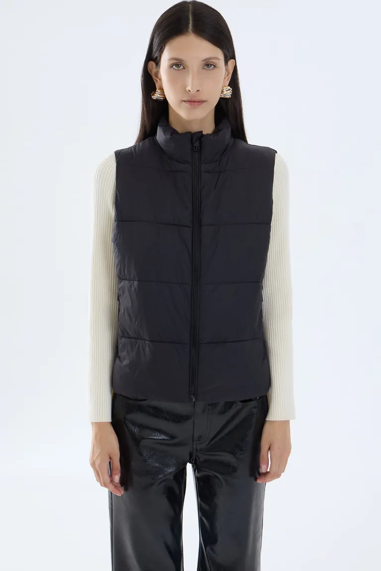 Chaleco puffer de calce relajado con cuello alto y cierre frontal de Portsaid en Chalecos para argentina