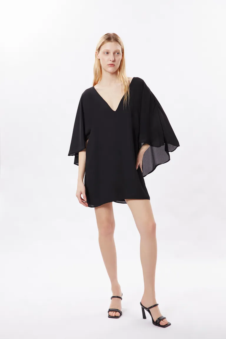 Vestido corto de manga murciélago con escote en V en negro para mujer de Naíma en Vestidos para argentina