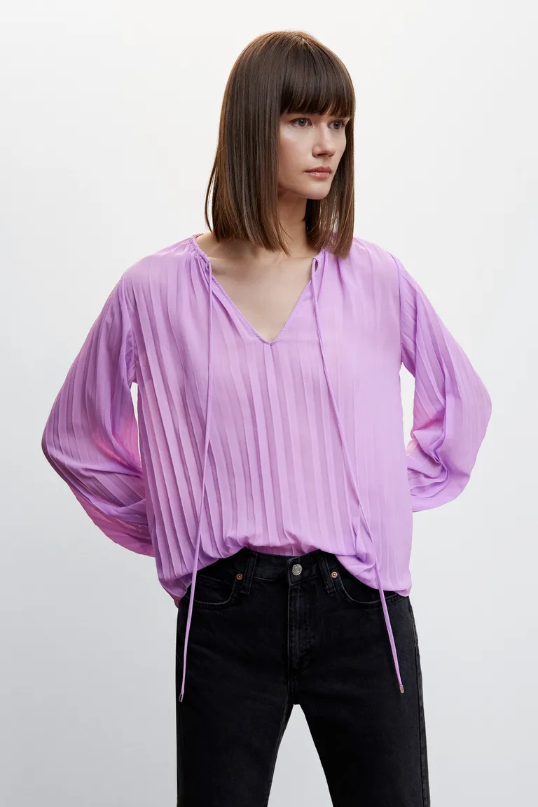 Blusa plisada manga abullonada de Mango en Blusas para argentina