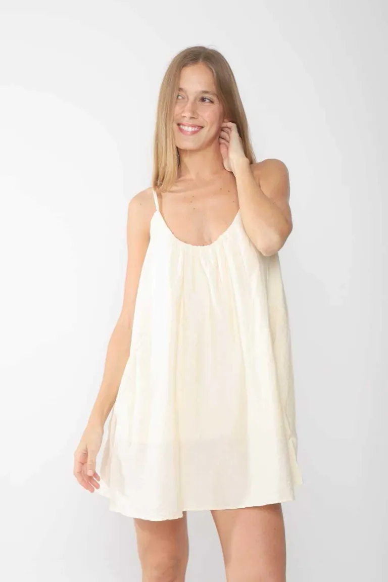 Vestido de satén amarillo con escote fruncido y breteles regulables de Belle en Vestidos para argentina