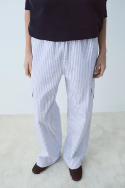 Pantalón popelín rayas bolsillos de Mango en Pantalones para argentina