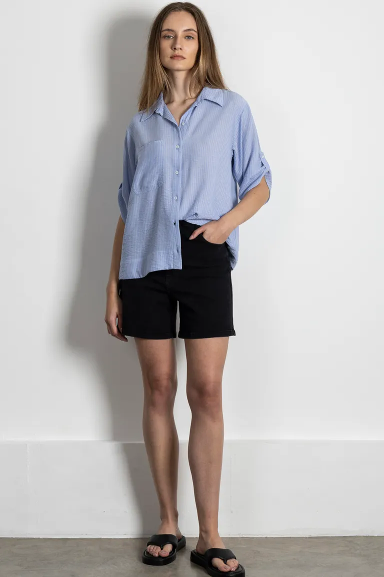 Camisa de manga corta con detalles en la espalda y cierre con botones de Kill en Camisas para argentina