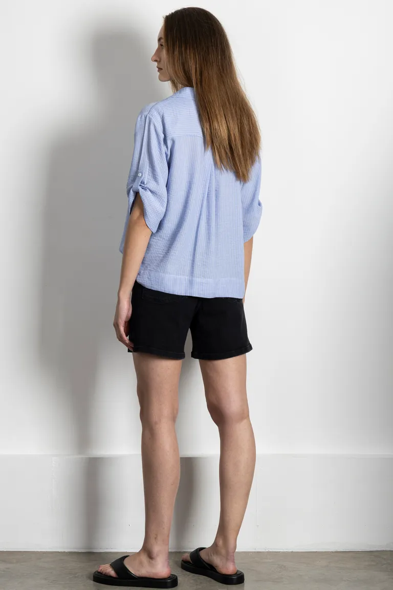 Camisa de manga corta con detalles en la espalda y cierre con botones de Kill en Camisas para argentina